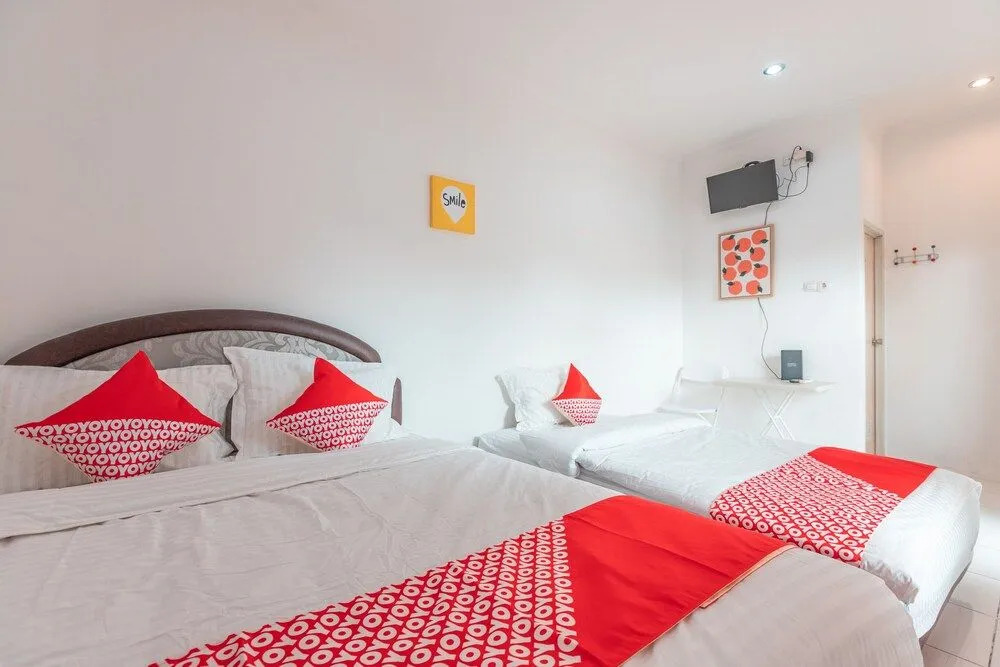 OYO 2229 Dolfie Residence