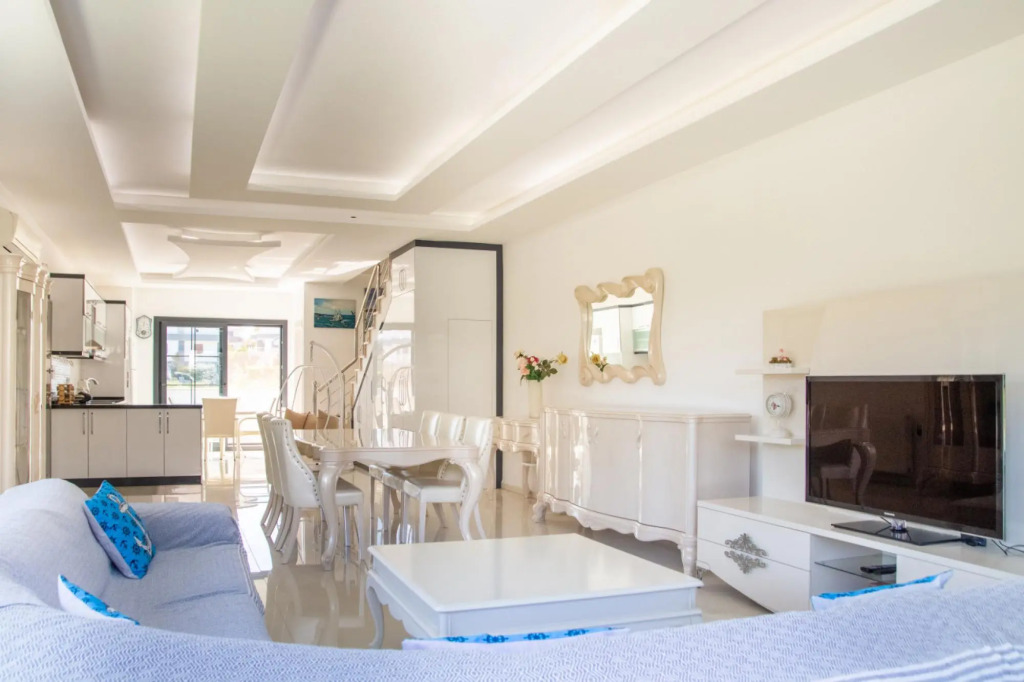 Sleek Villa with Private Pool and Garden in Cesme