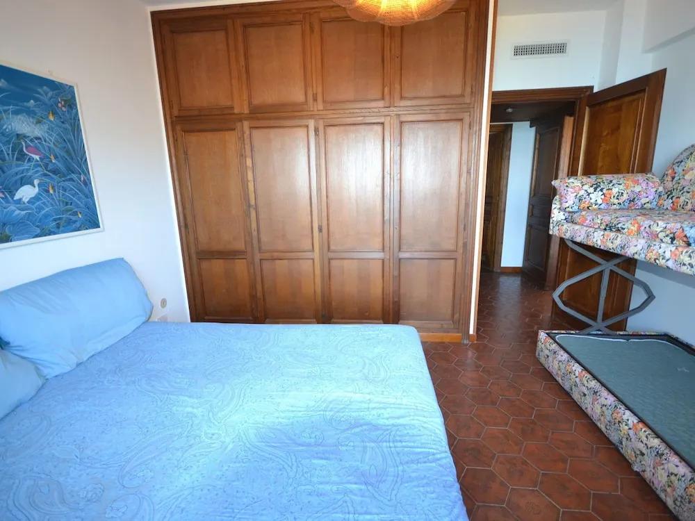 Large Apartment With sea Views in a Spacious Garden With a Shared Pool