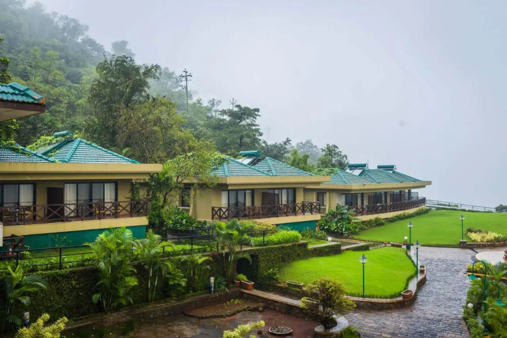 Upper Deck Resort - Highest Peak, Lonavala