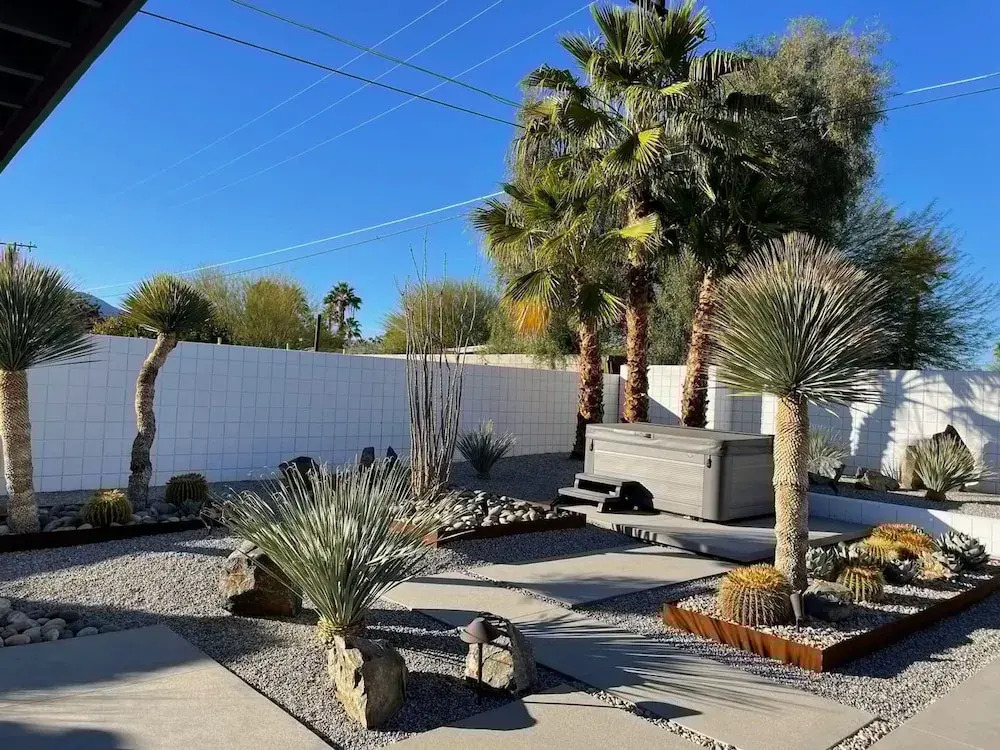 OG MCM w Saltwater Pool Hot Tub Dogs Welcome