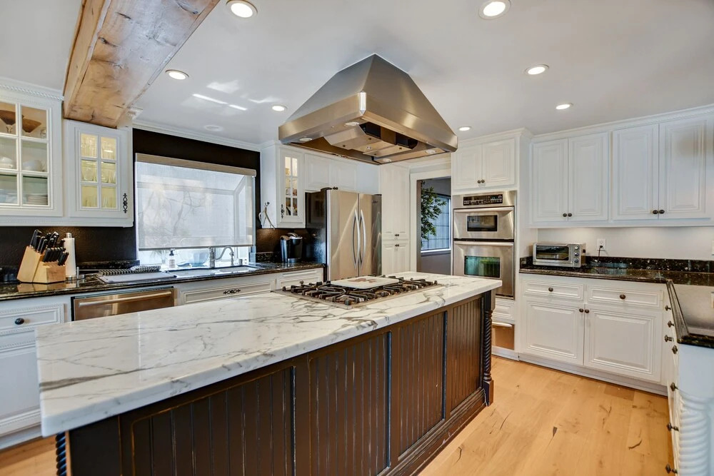 13 - Alpine Luxury Retreat 5 Bedroom Home by Redawning
