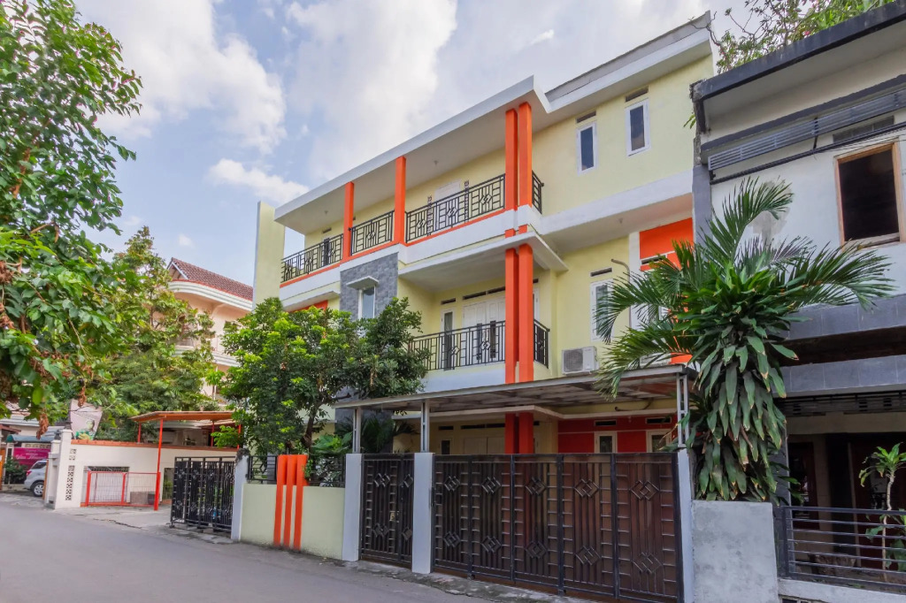 OYO 2008 Sellinas Family Residence Syariah