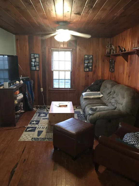 The Pirates' 2 Bedroom Cottage by RedAwning