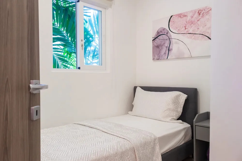 Family Getaway Apartment - On The Beach
