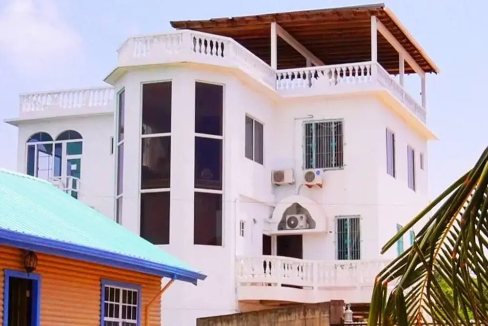 See Belize Sunrise Sea & Garden View 2-bed Studio w Pool & Overwater Deck, 1stfl