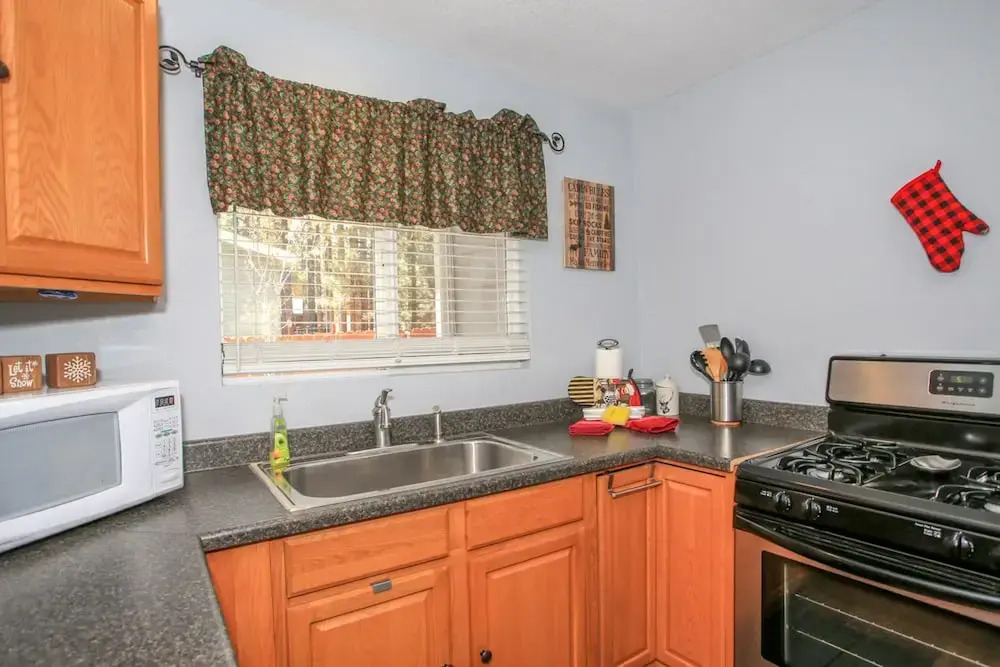All Decked Out - 2BR 2BA, Netflix, WiFi