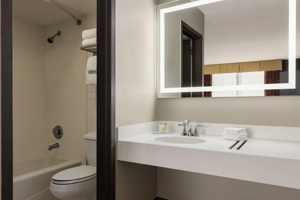 Super 8 by Wyndham Meadowlands