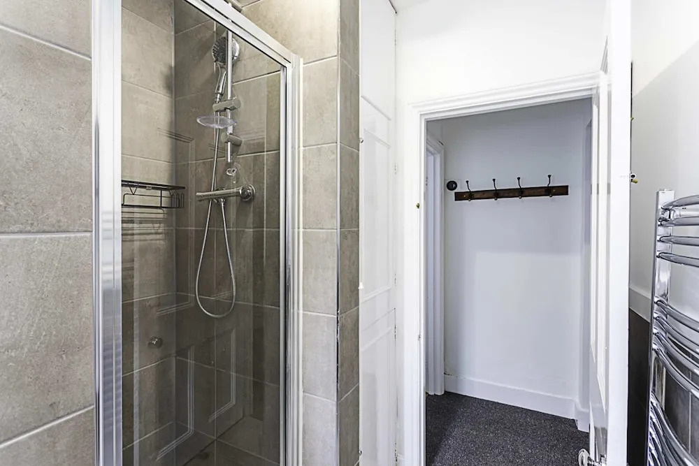 Clapham Charm: 2-bedroom Beauty