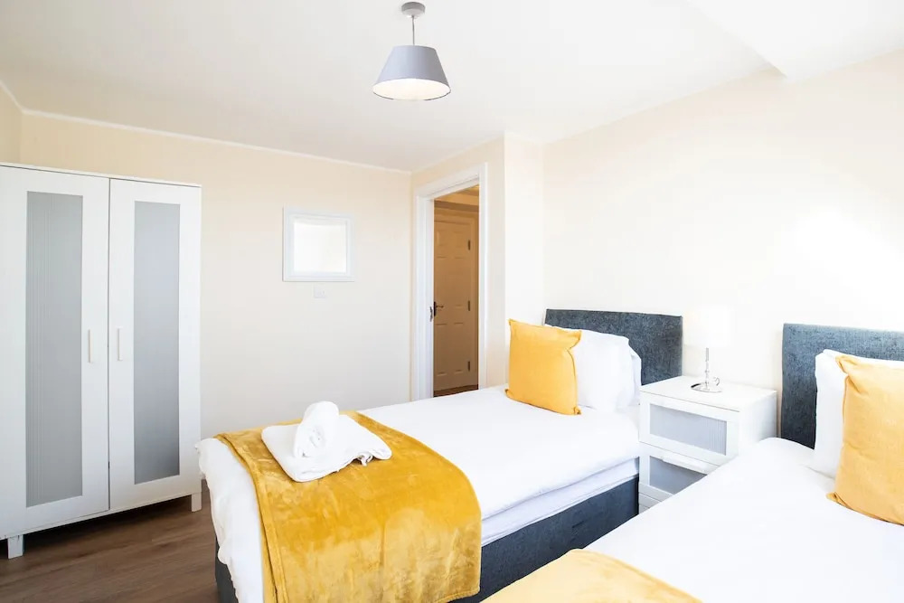 Velvet 2-bedroom Apartment Clock House - Hoddesdon