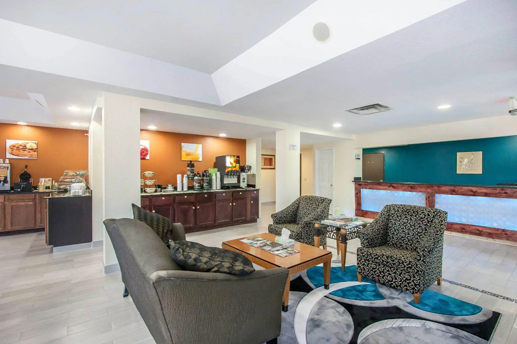 Econo Lodge Inn & Suites Centerville