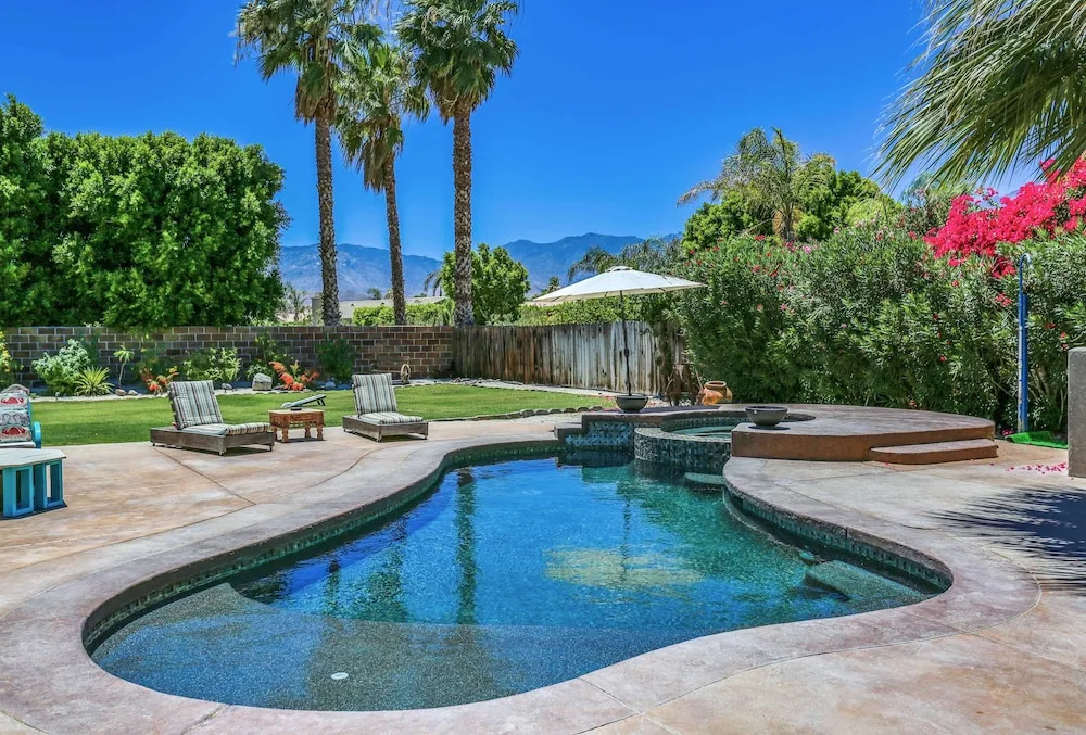 Poolside Sanctuary With Patio, Hot Tub & Firepit 3 Bedroom Home