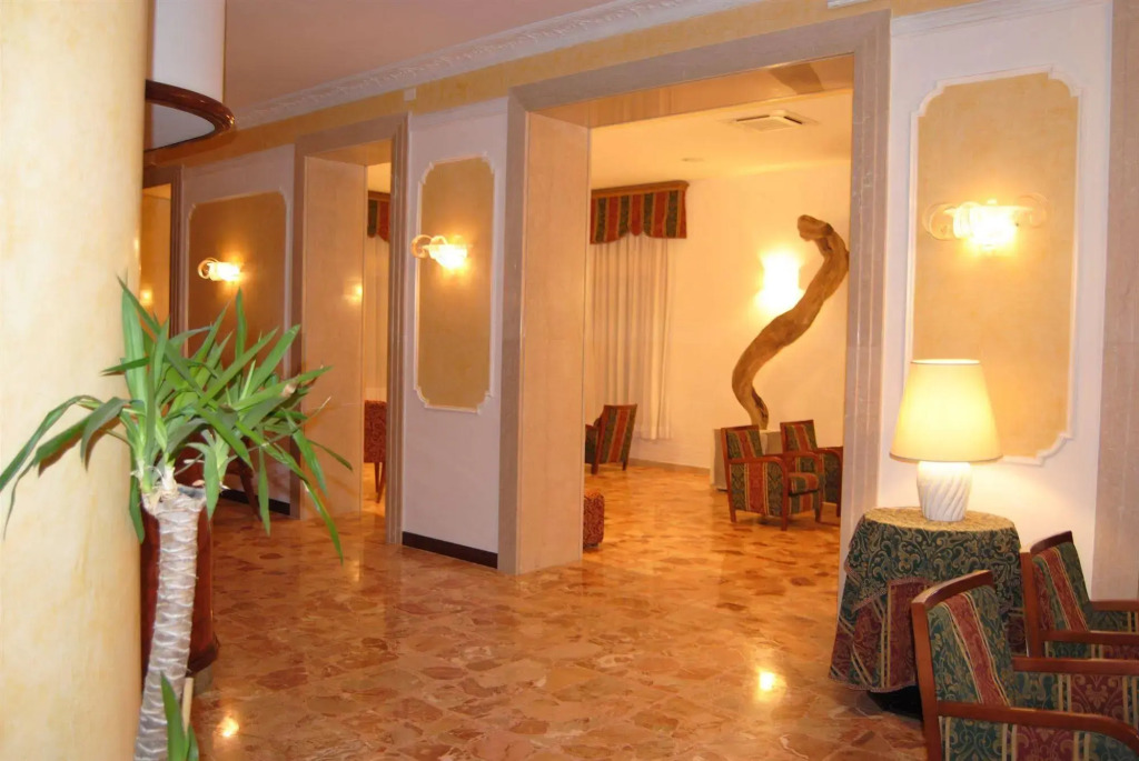 Hotel Capri & Residence