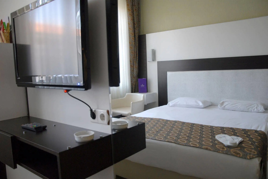 Saffron Hotel