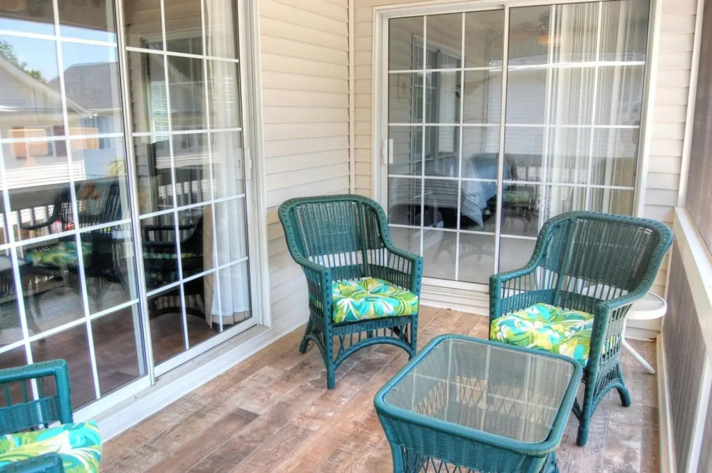 Shore Club Cottage 9684