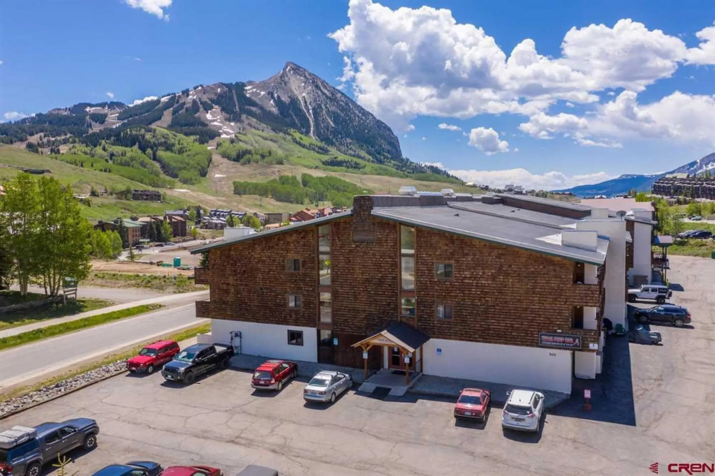 The Yak Shack: Incredible Mountain View Condo