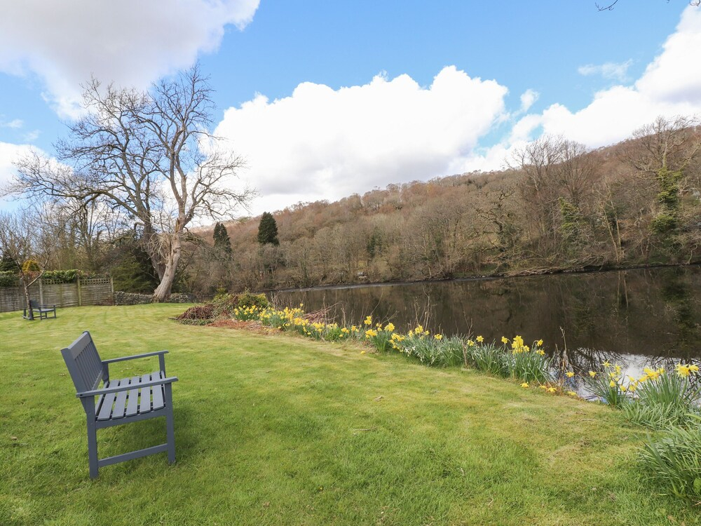 Riverside Hideaway