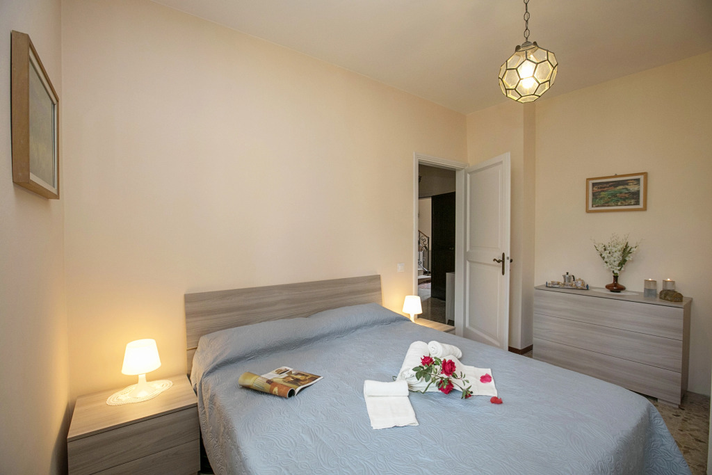 Villa Alberti 900m from Garda lake with Garden