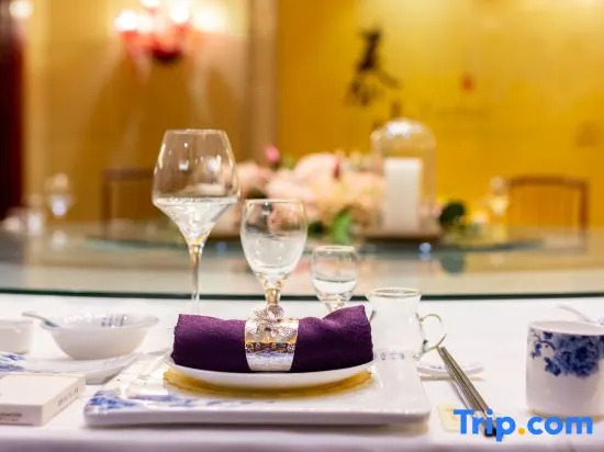 Linyi Ronghua Hotel (People's Square Railway Station)