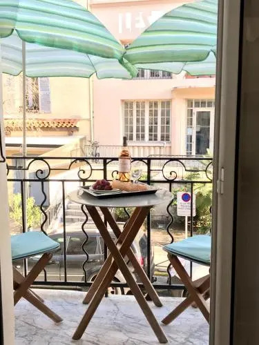 Balcony over Provencal Market, Old Antibes