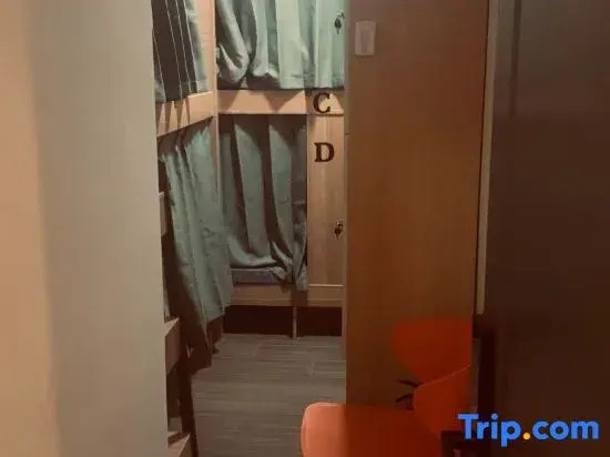 Cuan yue Space Youth Hostel (Laoximen Subway Station Branch)
