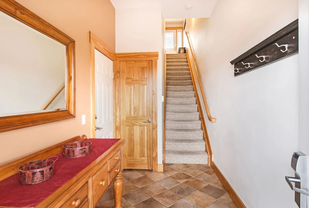 Mount Chapin S4 2 Bedroom Condo by RedAwning