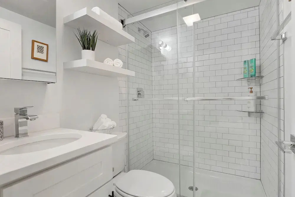 Elite Studio Apt near Shops in Uptown