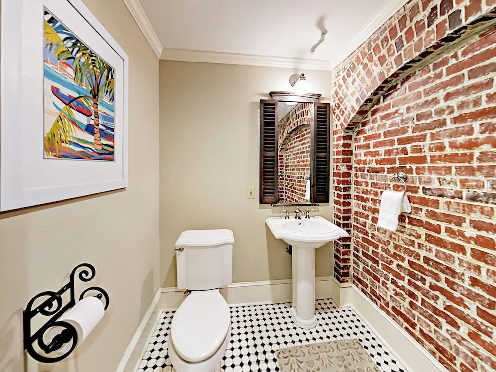 West Congress Condo #6 2 Bedrooms 1.5 Bathroom Condo