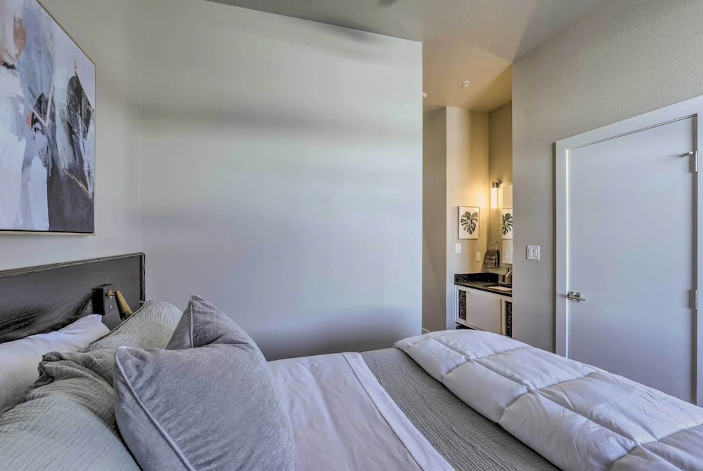 Stylish San Marcos Apt in the Heart of Dwtn!