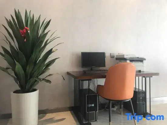 Junlan Yuejing Hotel (Yinchuan Yuehaiwan CBD Lanshan Park)