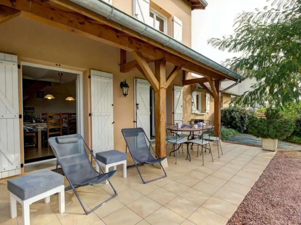 Gîte à Saint-Forgeux-Lespinasse avec Terrasse et Animaux Bienvenus - FR-1-496-37