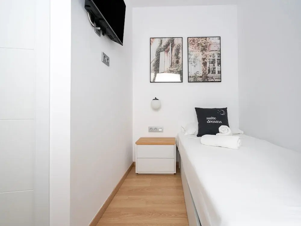 Limehome Barcelona Carrer de Fontcoberta - Digital Access