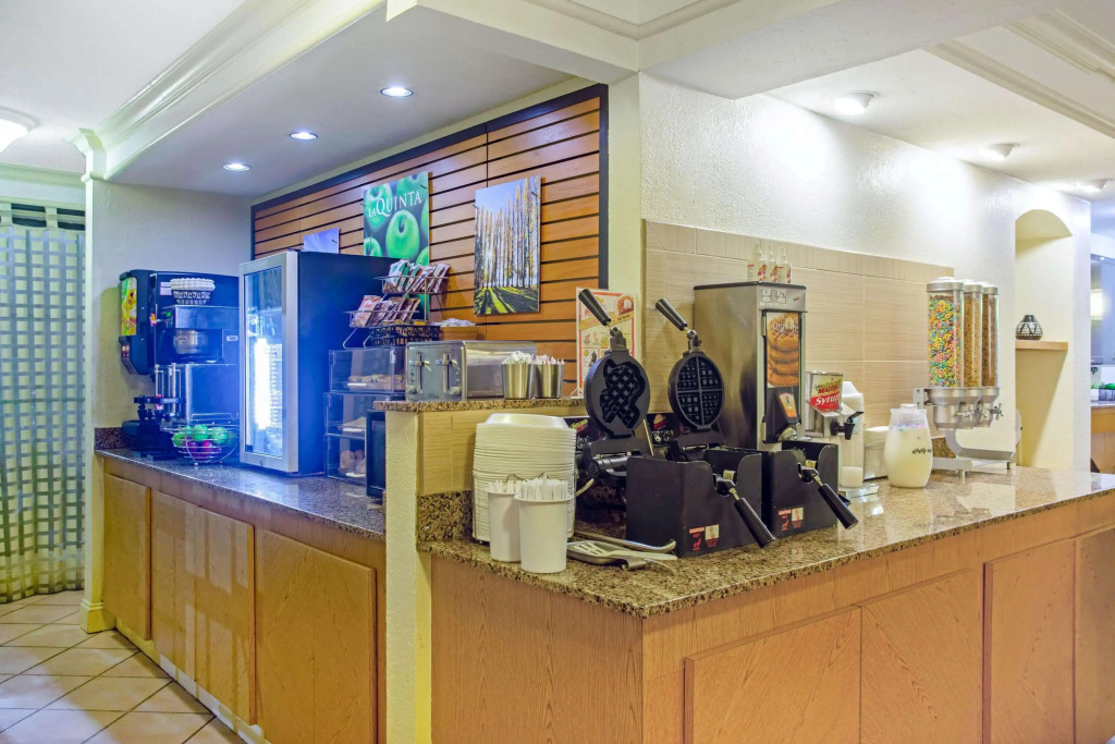 La Quinta Inn by Wyndham Victoria