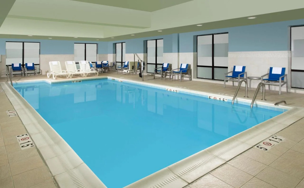 Holiday Inn Express & Suites Baltimore - BWI Airport North by IHG