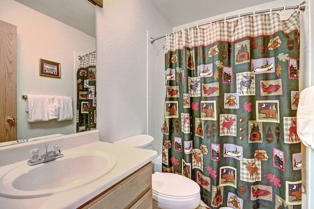 Front-row Access To Historic Breck 2br 1.5ba Sleeps 8 2 Bedroom Condo by RedAwning