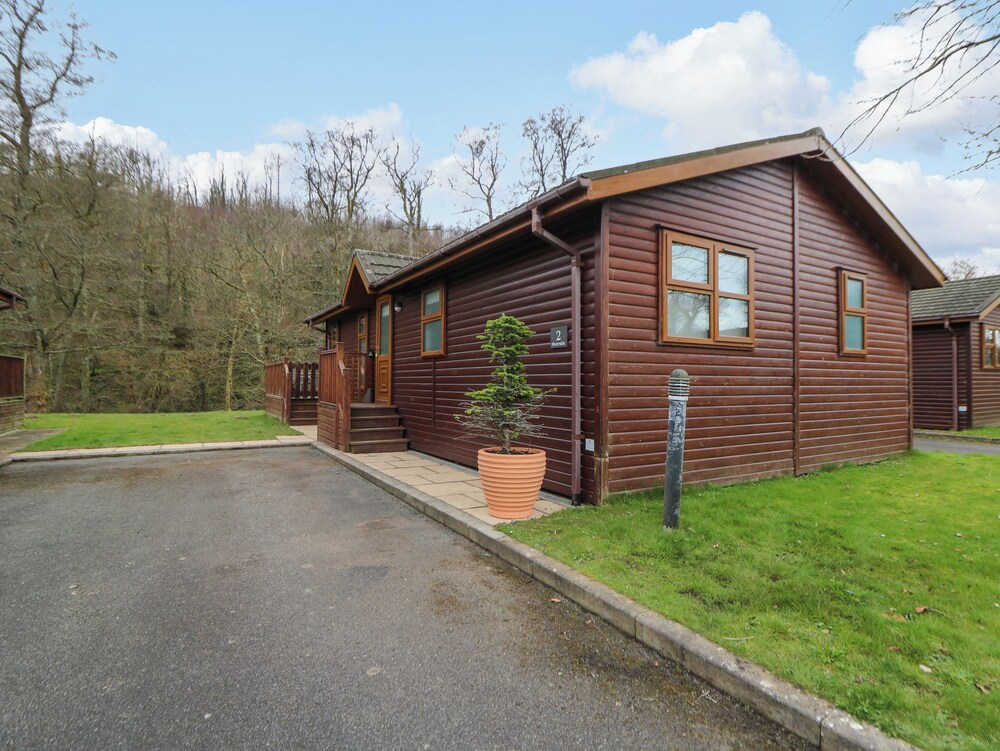 2 Riverside Lodge
