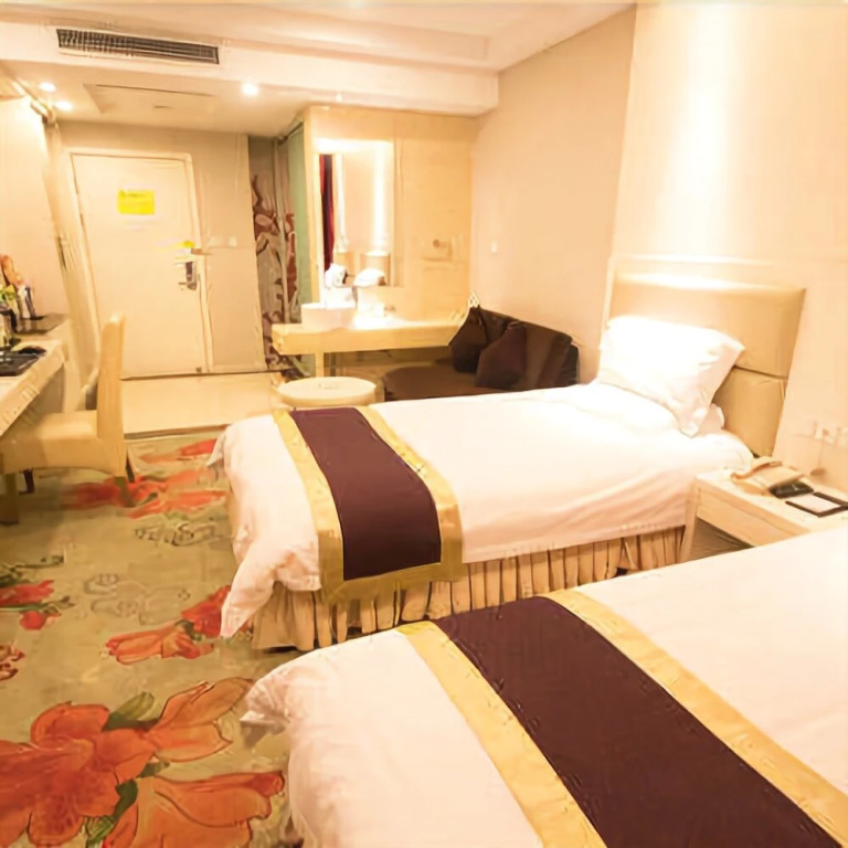 Отель Xinyi Holiday Hotel Puyan Road