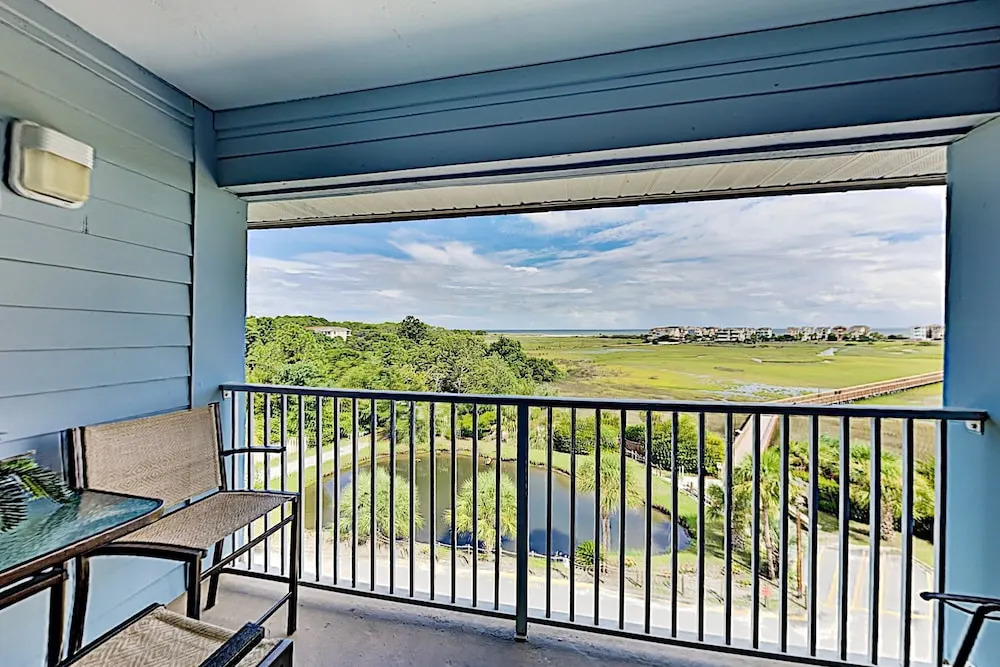 1403hhre 2 Bedroom Condo