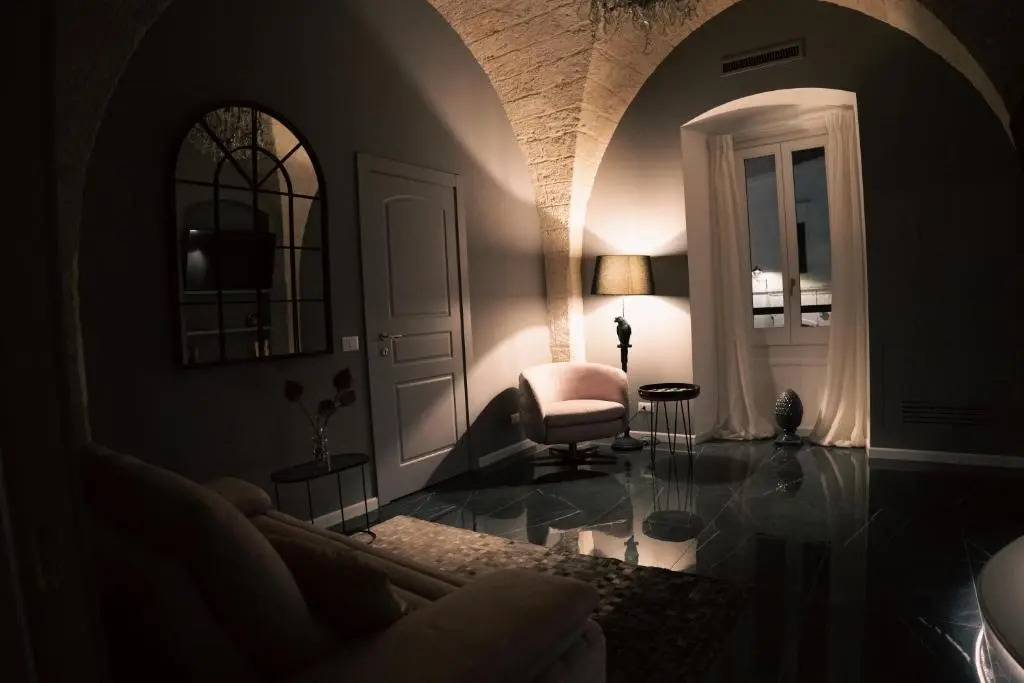 The Duchess's View - NEW! Luxurious Flat in Historical Centre 115 sq m, 3min walk to Cala Porto beach and Private Parking
