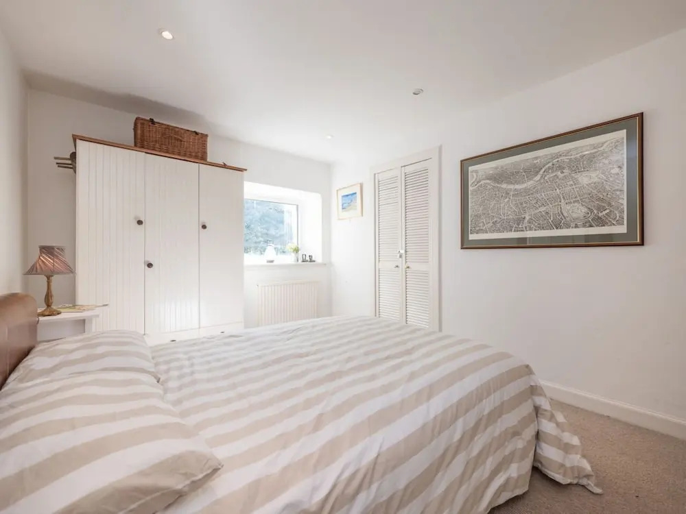 1 Bedroom Apartment by the Water of Leith