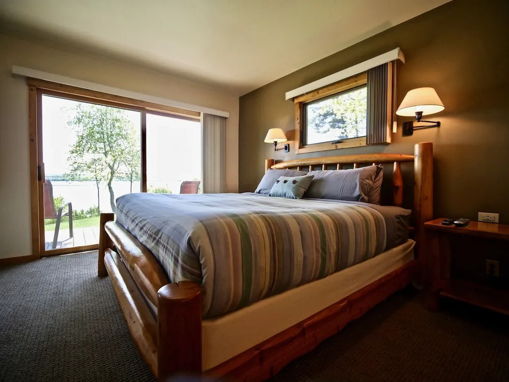 Whaleback Inn