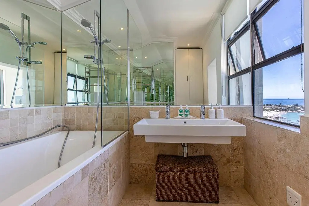 Clifton YOLO Spaces - Clifton Beachfront Apartments