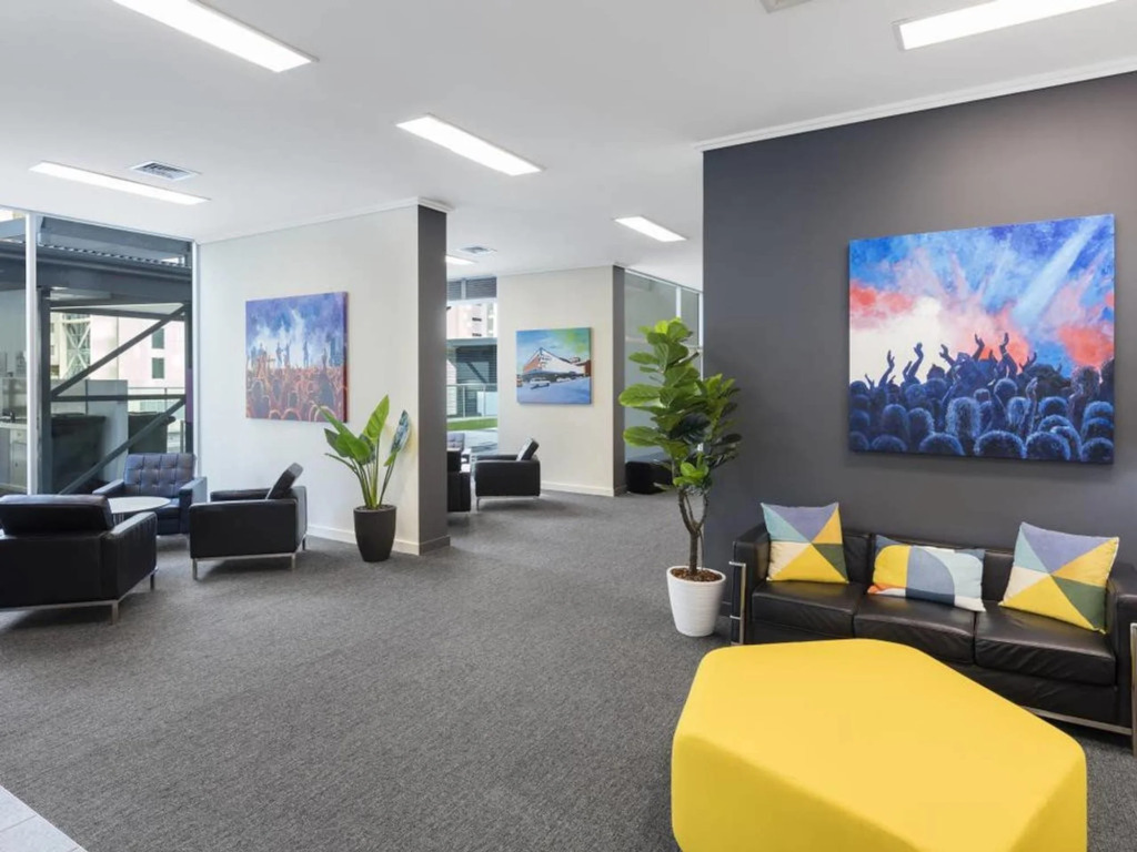 2BR EPIC VIEWS ★CBD★ 2 Cars ★Pool★Wine★Gym★Netflix