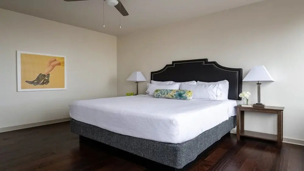 16th FL Bold CozySuites w/pool, gym, roof #5
