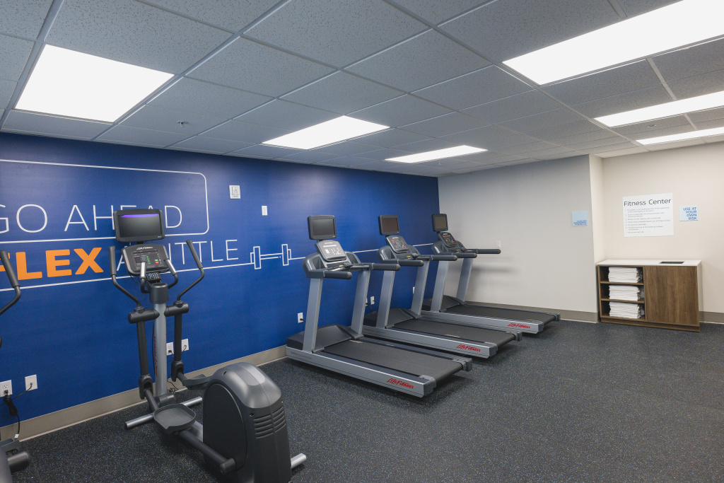 Holiday Inn Express & Suites Marquette by IHG