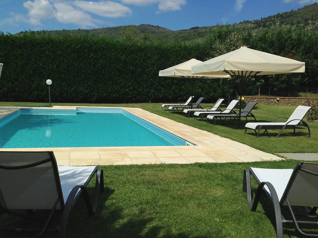 Villa in Tuscany with Private Pool & Views