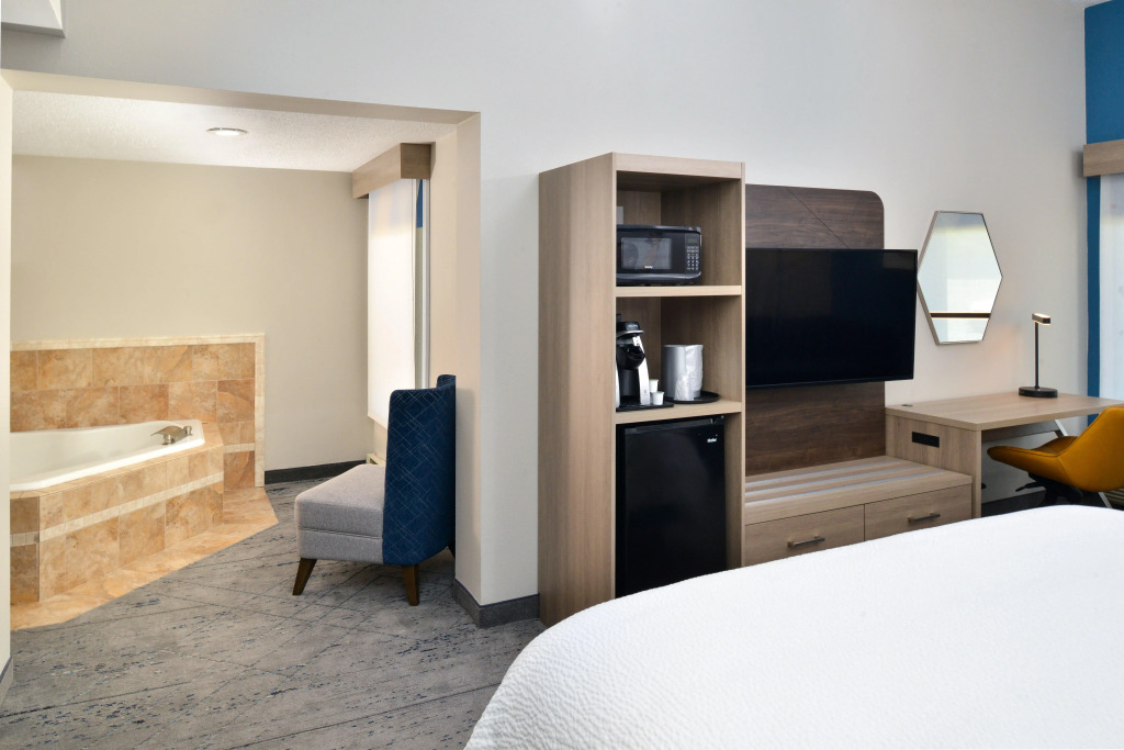 Holiday Inn Express Lewisburg - New Columbia by IHG