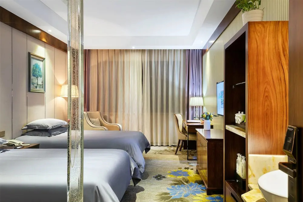 Jinchen Hotel (Hangzhou Huanglong Sports Center)
