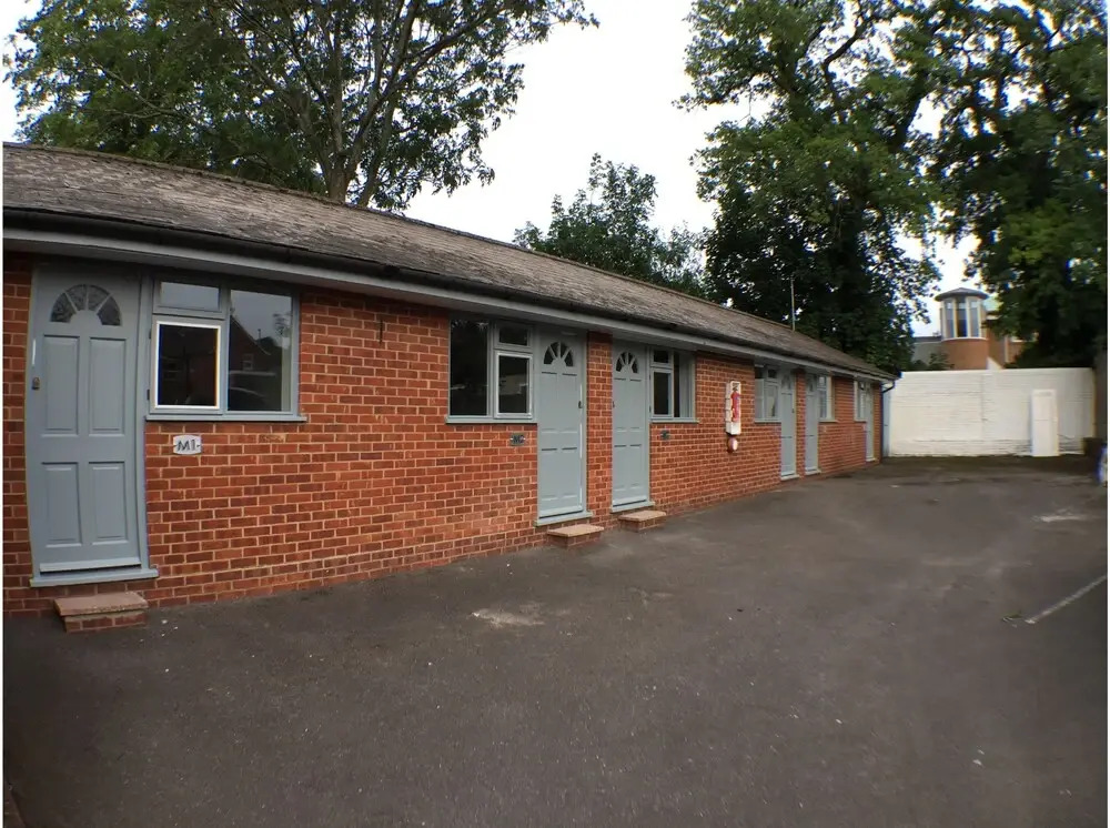 Springfield House Serviced Accommodation by Saffatel