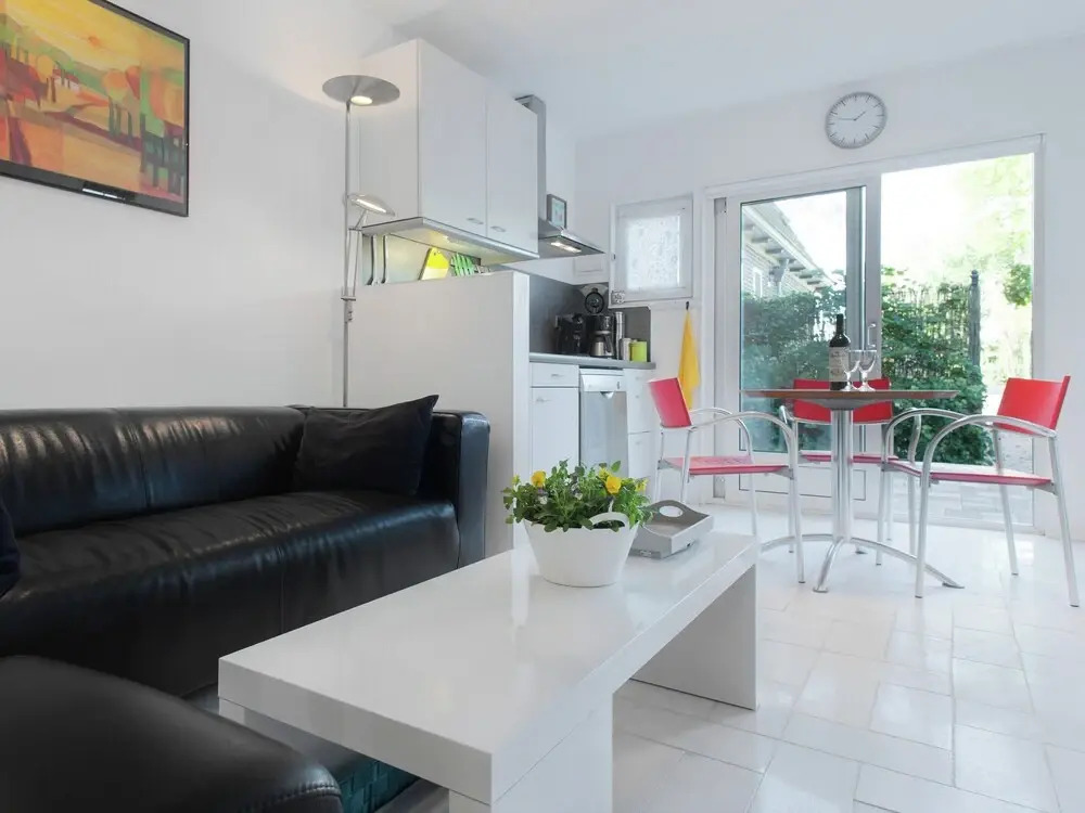 Beautiful Holiday Home Near Lawn Bowling in Krabbendam